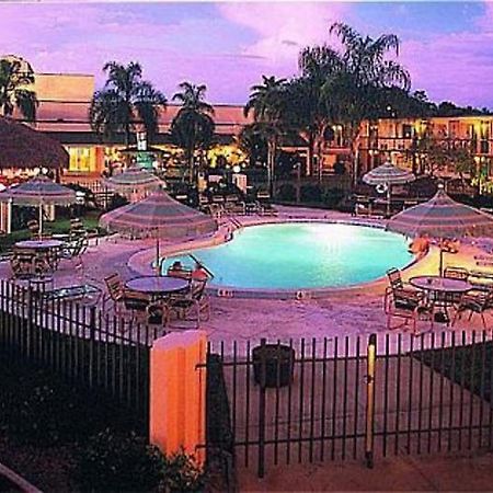Clarion Hotel Fort Myers Esterno foto