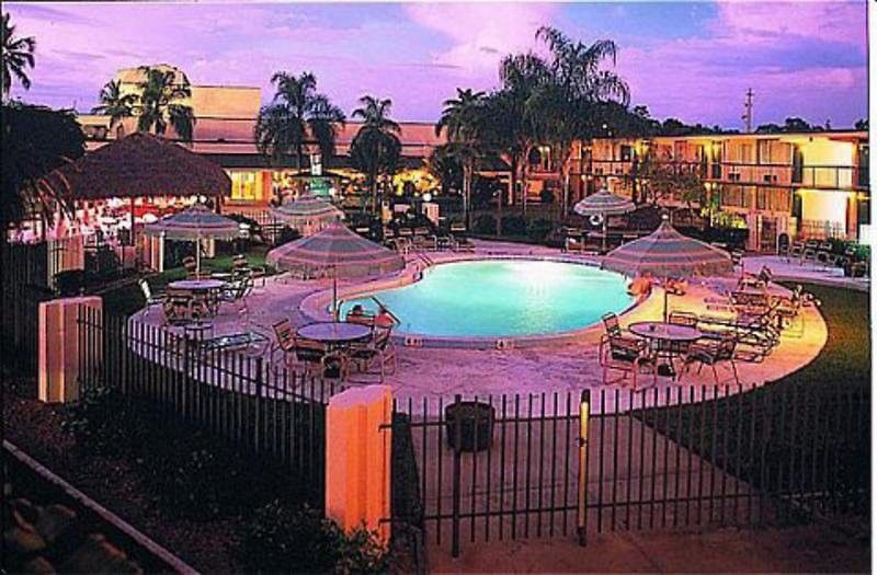 Clarion Hotel Fort Myers Esterno foto