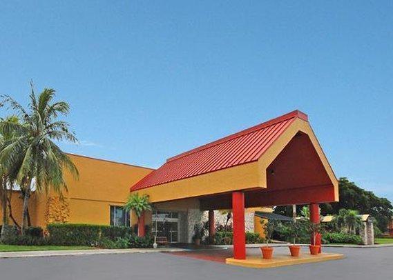 Clarion Hotel Fort Myers Esterno foto